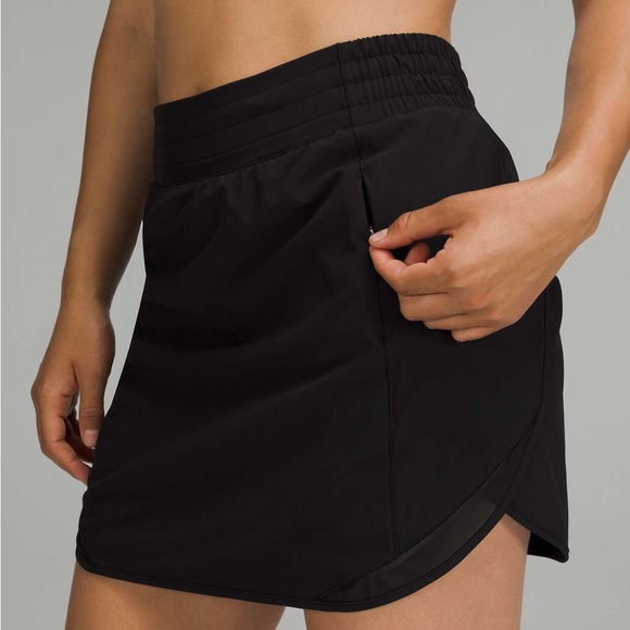 lululemon athletica Dresses & Skirts - Lululemon Hotty hot Hi-rise Skirt